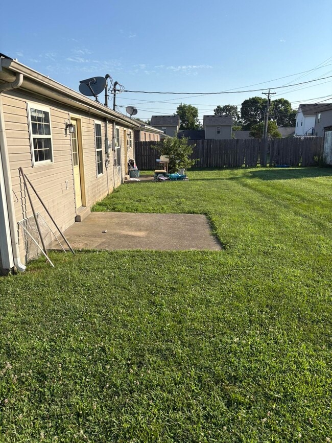 Building Photo - 1045 Pinoak Dr