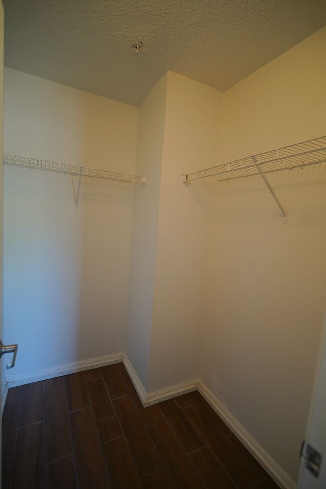 Building Photo - 3 Bed / 3 Bath Condo in Gated Community