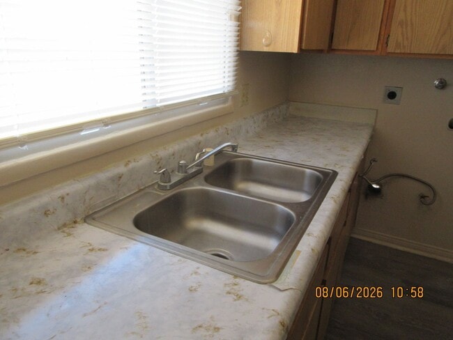Building Photo - 437 Oasis Dr