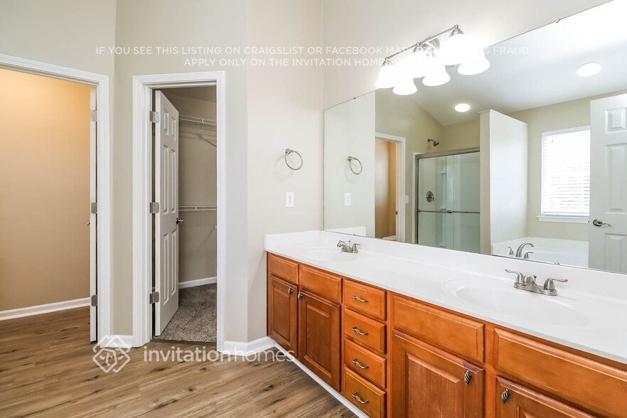 Building Photo - 15415 Saxon Trace Ct