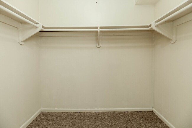 Building Photo - Looking for a 2 bedroom (1 bed w Den/additional small bedroom)