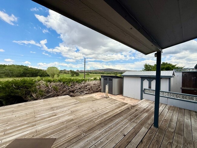 Building Photo - Charming 2-Bedroom Home with Office & Lake...