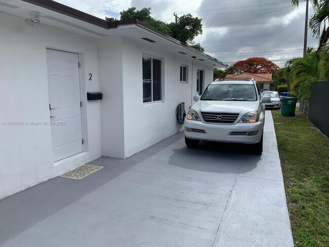 Primary Photo - 2829 SW 32nd Ct