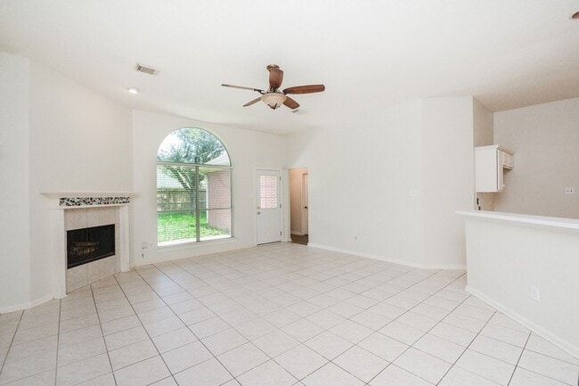 Building Photo - 918 Tennyson Dr