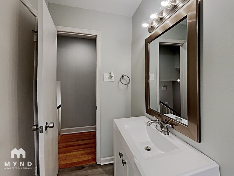Building Photo - 7316 Woodstream Dr