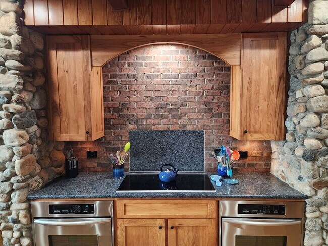 Building Photo - Fully Furnished Lakefront Home