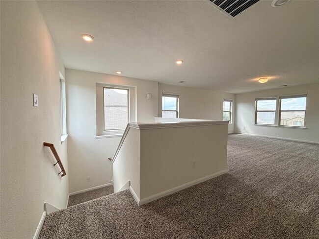 Building Photo - 2527 Boxwood Park