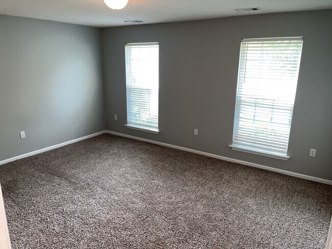 Building Photo - 149 Lancaster Way