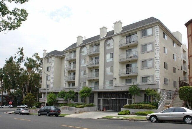 Building Photo - 400 Westmoreland Apartments - Modern, approachable, city-living vibe