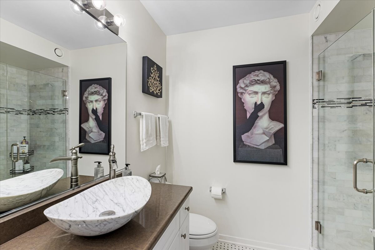 Building Photo - 807 Davis St