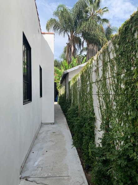Building Photo - 719 N Formosa Ave
