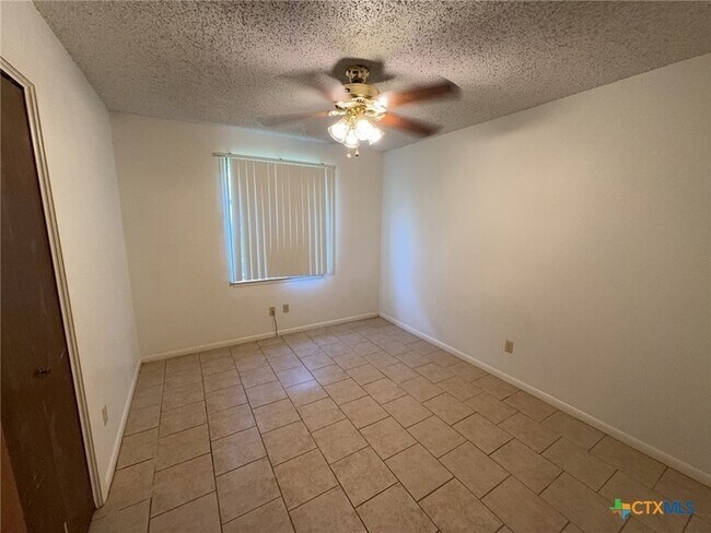 Building Photo - 2408 Carnation Dr