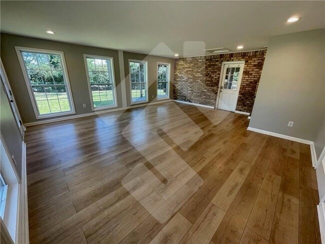 Building Photo - 9935 La View Cir