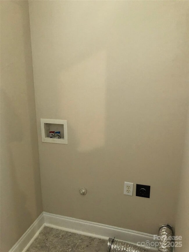 Building Photo - 7846 Jester Park Dr