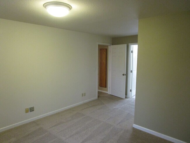 Building Photo - *PRICE IMPROVEMENT* Spacious 2 Story, 2 Bedroom, 2 Bath Home on Corner Lot in Ochoco West Subdivi...