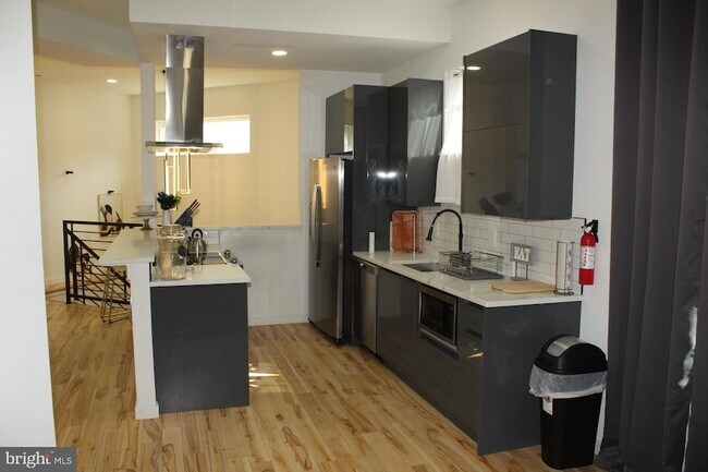 Building Photo - 3017 Ridge Ave