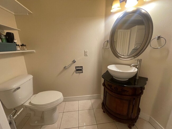 Building Photo - Furnished 3 bedroom 3 bath Apartment in Morningside Community, Blue Eye MO