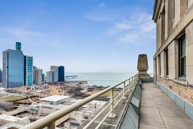 Building Photo - 310 S Michigan Ave