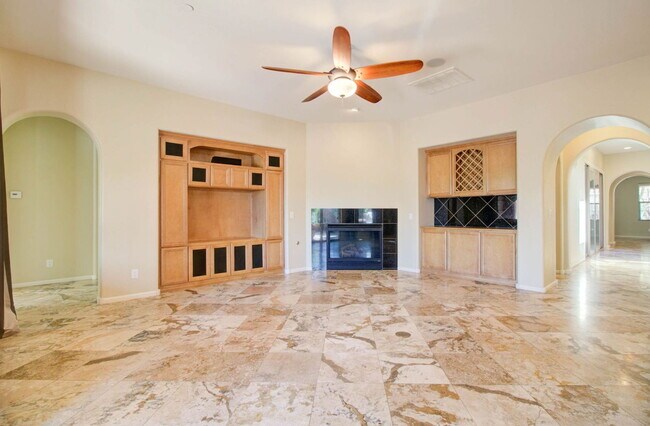 Building Photo - 9427 E Trailside View