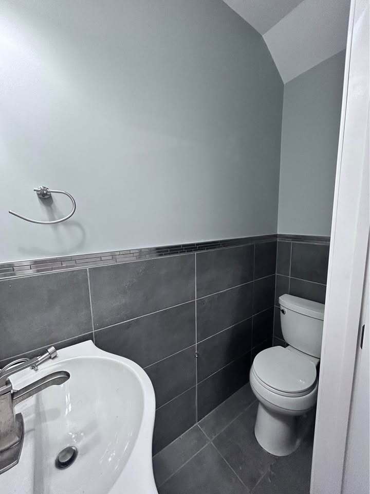 Half Bath - 13 Chester St