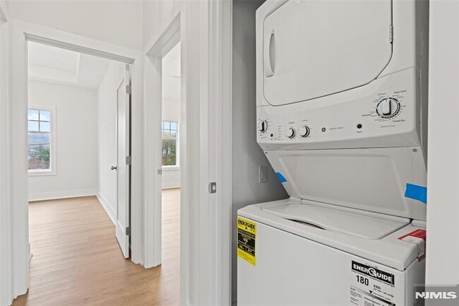 Building Photo - 445 Ramapo Valley Rd