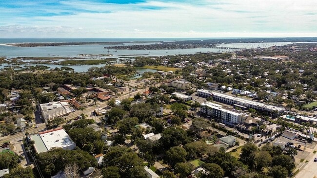 Building Photo - 14 Sanchez Ave