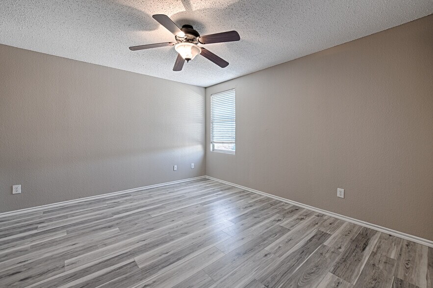 Building Photo - 5909 Thoroughbred Trl