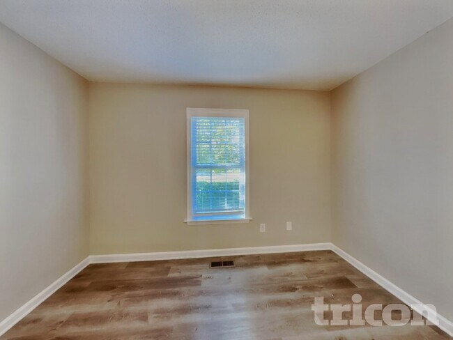 Building Photo - 139 Creekside Dr