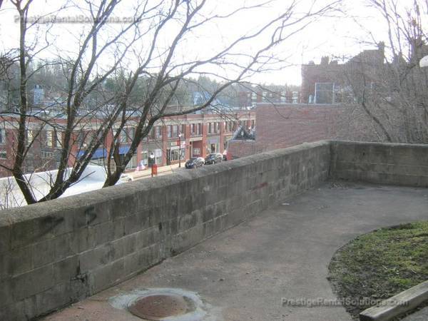 Building Photo - 72 Devens St