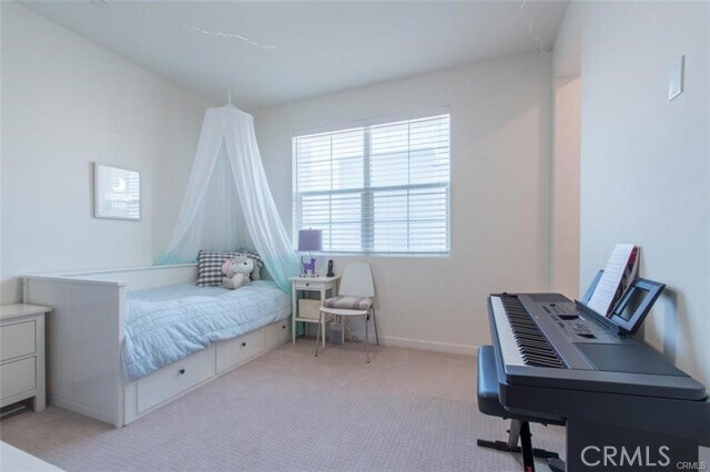 Building Photo - 140 Paramount