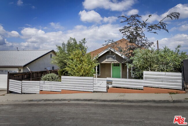 Building Photo - 1562 Attridge Ave