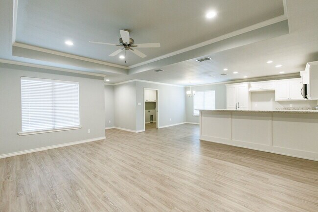 Building Photo - Beautiful Duplex in Shallowater