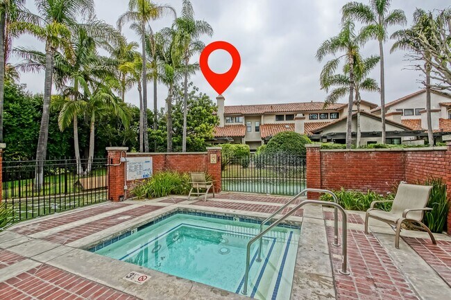Building Photo - PRIME POOLFRONT LOCATION & CLOSE TO MAIN GATE! BRIGHT & SPACIOUS, END-UNIT POOLFRONT TOWNHOUSE W/...