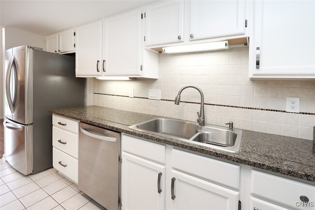 Building Photo - 442 Summerhaven Dr N