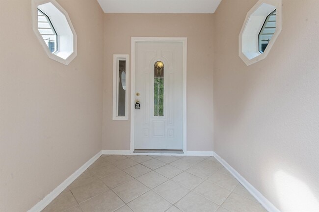 Building Photo - 725 Michigan St