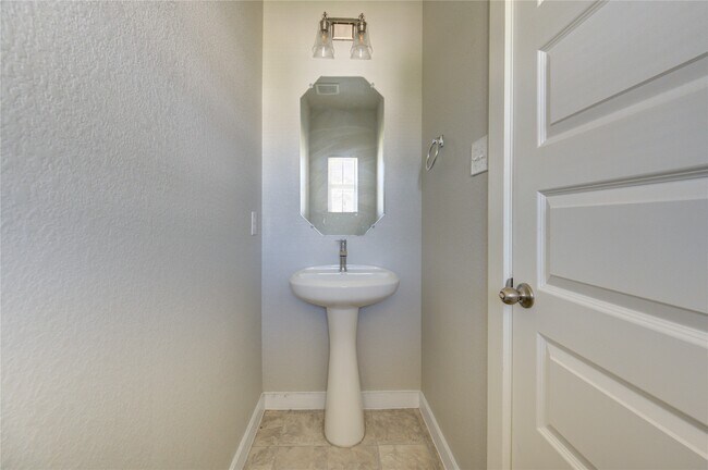 Building Photo - 2215 Emerald Diamond Ct