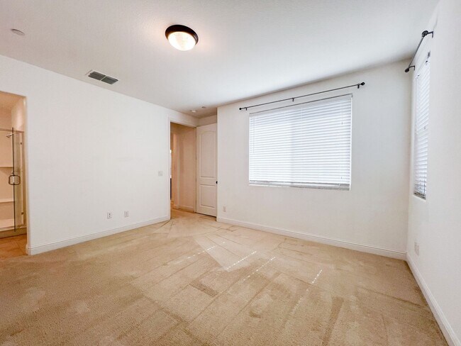 Building Photo - Spacious 4 Bd 3 Bath Home in Elk Grove