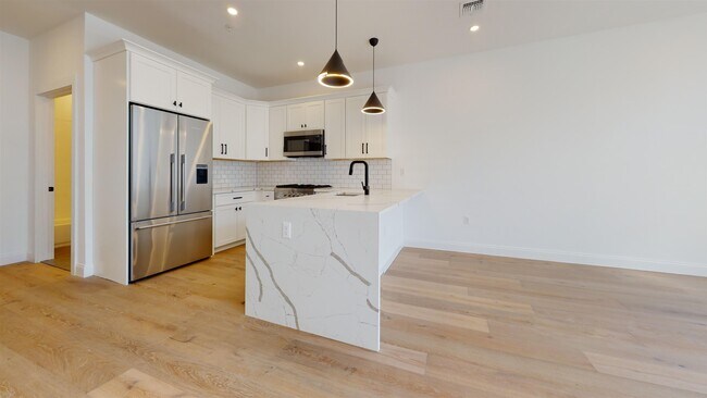 Building Photo - 580 Palisade Ave