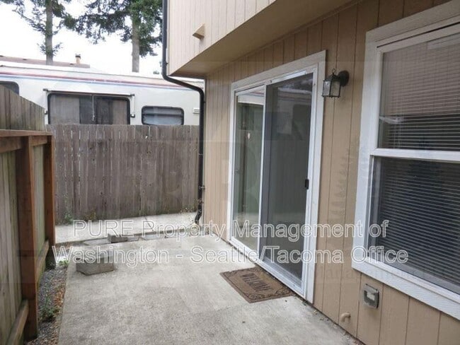 Building Photo - 4045 S Warner St