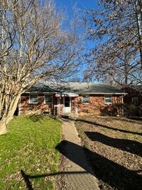 Building Photo - 3 bedroom house in Fulton Hill! Laundry, Central HVAC All electric, big fenced yard, hardwoods