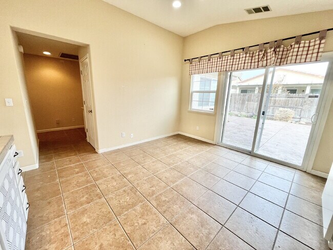 Building Photo - North Merced: $2179 3 Bedroom 2 Bathroom p...