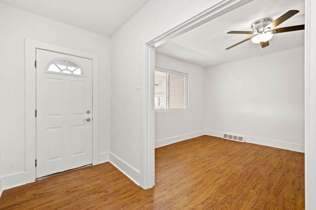 Building Photo - AVAILABLE SEPT 1ST!! UPDATED & SPACIOUS 3-...