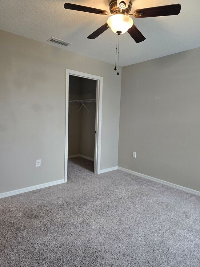 Building Photo - Lakeland 5 Bedroom 3 Bath