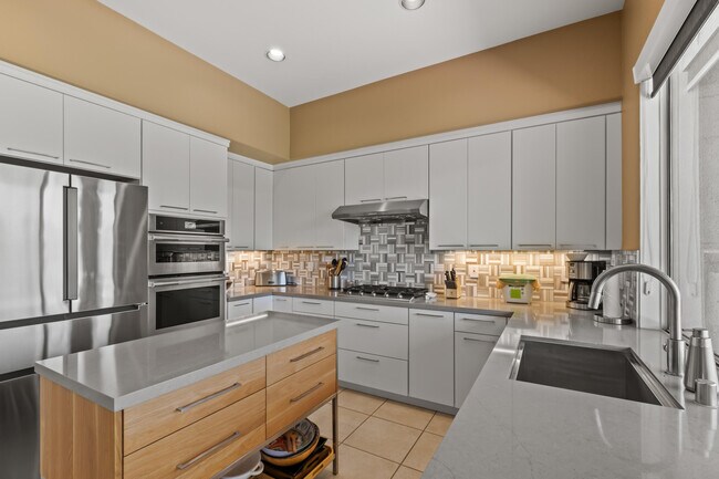 Building Photo - 461 Desert Holly Dr