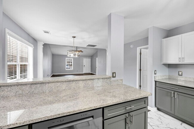 Building Photo - BEAUTIFULLY RENOVATED TWO BEDROOM IN CHAPIN