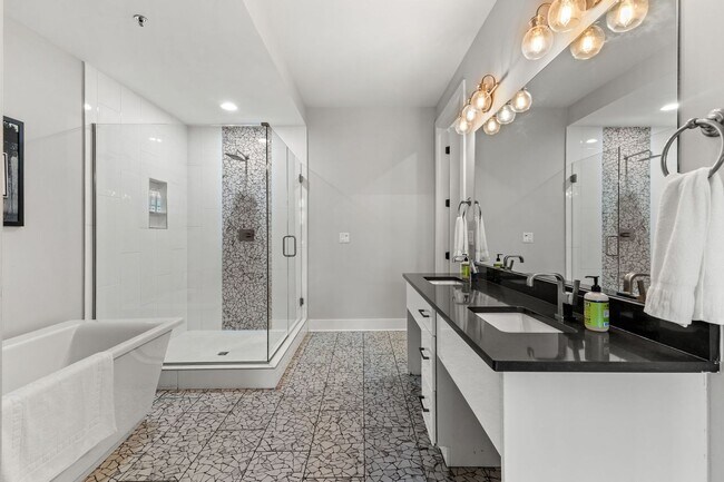 Building Photo - 1224 2nd Ave S