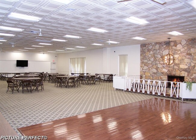 Building Photo - 89 Artist Lake Dr