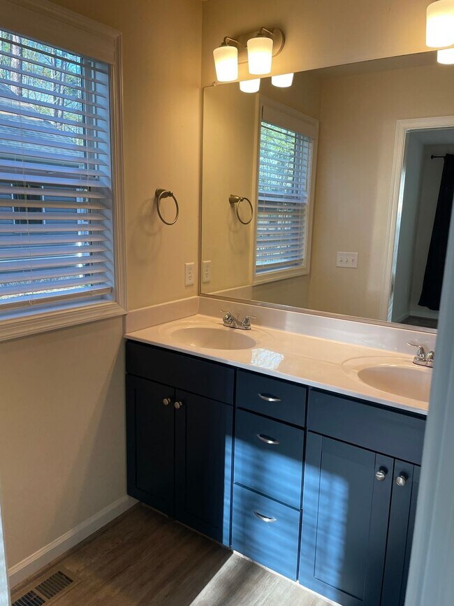 Building Photo - Cozy Home in Colonial Beach!