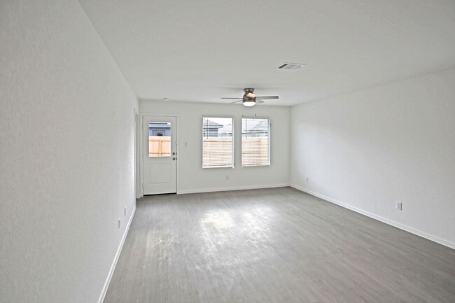 Building Photo - 2412 Shady Grv