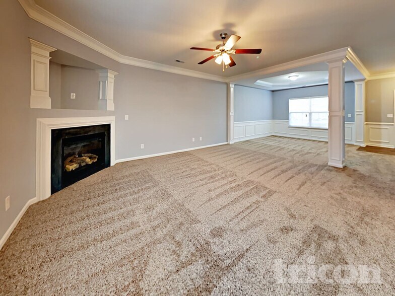 Building Photo - 11709 Oak St